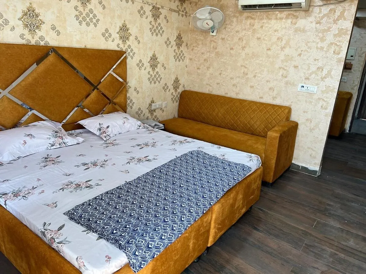Golden Punjabi House Apartment Zirakpur