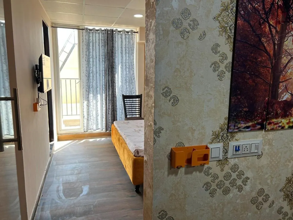 Golden Punjabi House Apartment Zirakpur